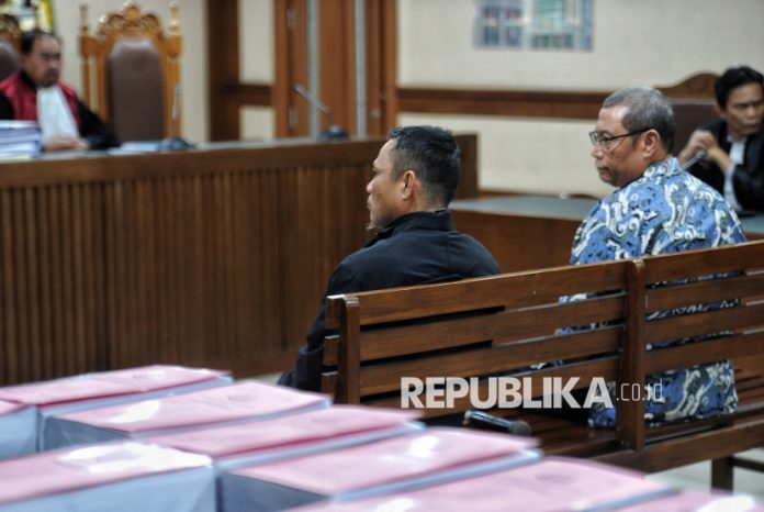 JPU Tuntut Amir Syahbana dan Suranto Wibowo 7 Tahun Penjara JPU Tuntut Amir Syahbana dan Suranto Wibowo 7 Tahun Penjara Terkait Kasus Timah
