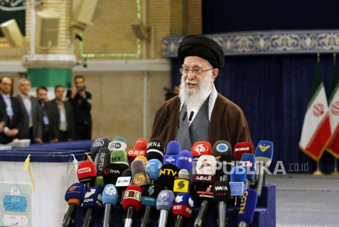 Peringatan Khamenei kepada AS dan Israel: Mereka Pasti akan Menerima Peringatan Khamenei kepada AS dan Israel/Ayatollah Ali Khamenei