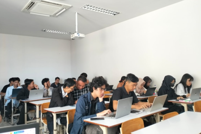 Universitas BSI Tingkatkan Kapasitas dalam Pemrograman Python Dalam rangka meningkatkan kapasitas mahasiswa menghadapi dunia kerja berbasis teknologi, Universitas BSI (Bina Sarana Informatika) sebagai Kampus Digital Kreatif telah merancang kurikulum yang menitikberatkan pada penguasaan keterampilan digital.