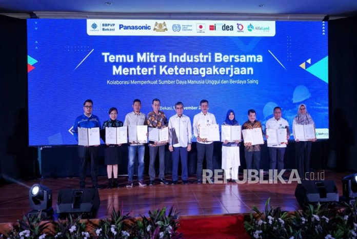 Panasonic Gobel Dirikan Pusat Pelatihan dan Sertifikasi Bidang Tata Udara PT Panasonic Gobel Indonesia (PGI) meresmikan Panasonic HVAC Training Center di Balai Besar Pelatihan Vokasi dan Produktivitas (BBPVP) Bekasi, Jawa Barat, Selasa (12/11/2024).