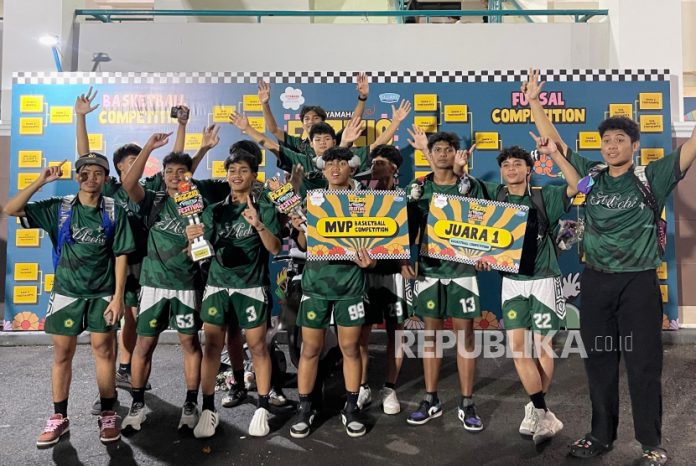 Tim Basket Putra SMA Muhi Juara 1 Yamaha Fazzio Youth